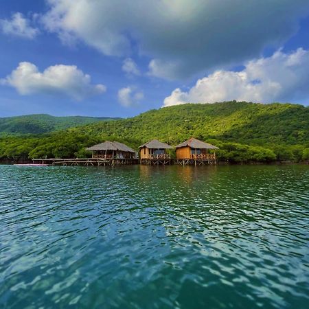 Floating Paradise Ξενοδοχείο Karimunjawa Εξωτερικό φωτογραφία