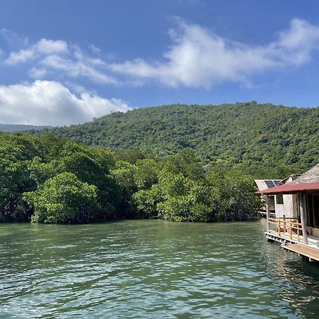 Floating Paradise Ξενοδοχείο Karimunjawa Εξωτερικό φωτογραφία