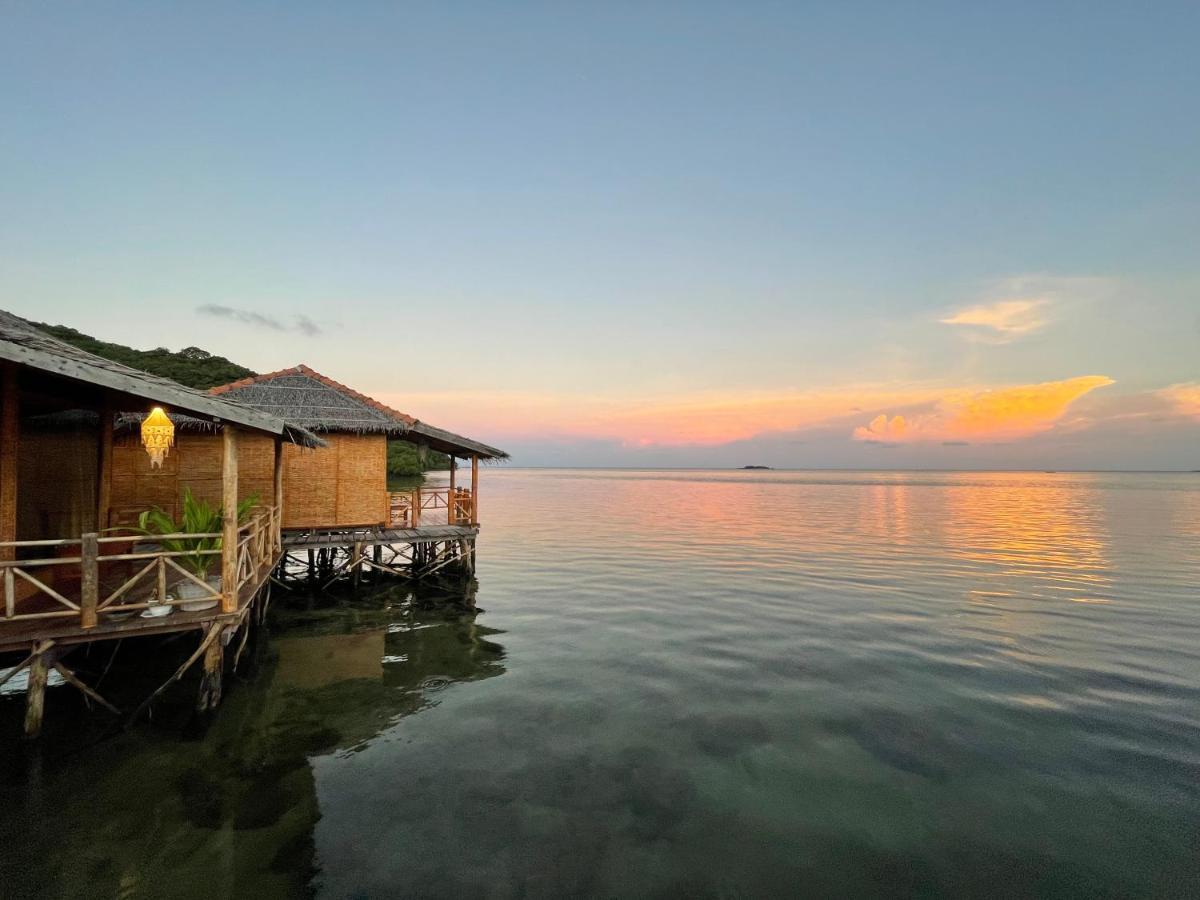 Floating Paradise Ξενοδοχείο Karimunjawa Εξωτερικό φωτογραφία